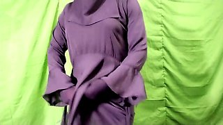 Bangladeshi housewife Indian-Girl indulges in some dirty talk and a steamy handjob