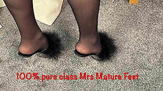 Mrs Mature Feet Red Bra & Panties 436