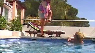Stepsister With Huge Tits Seduces Her Stepbrother On Vacation By The Pool