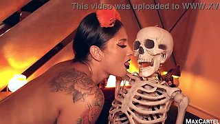 Halloween Anal Escapade with Salome's Big Booty