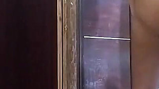The Girl Called a Plumber to Her House and the Plumber Fucked Her Pussy
