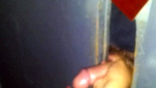 Svenska Hustruns Glory Hole Handjob