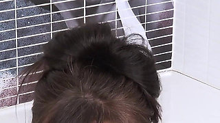 Catalina Cruz - Sensual Soaking