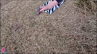 18 Year Old Teen Has Fun with a Stranger in the Field - She Sucks and Fucks Outdoors and Earns a Juicy Load of Cum!
