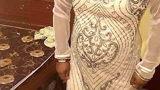 model girl dress desi bhabhi hot