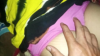 Sneak into the mother-in-law's room, where the limousine is parked relaxed