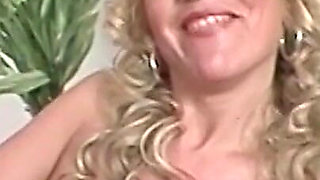 Grandma Gerda and granddaughter Nikki doing dildo fuck