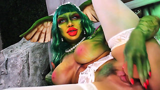 Gremlins  Monster Stepmommy Loves U!! Greta Cosplay