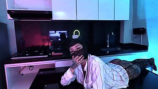 Amateur preggo hoe toys her pussy close up in fetish solo