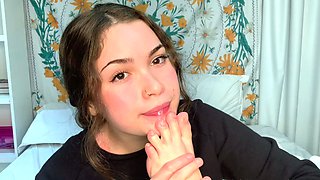Flexible pale brunette with foot fetish does hot footjob