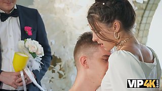 Vip4k. bride was having a nasty porn with a toastmaster while the groom was watching