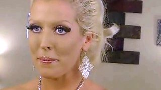 Alura Curvy Amateur MILF