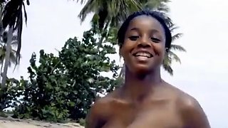 Public Flashing Of Big Natural Tits In The Moment Of Escape