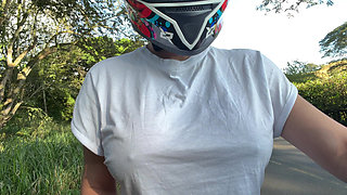 picking up my favorite DIDI client without a bra, I convince him to fuck!