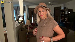 Housewife MILF Blowjob