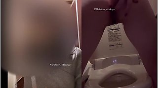If You Do Anal Enema In The Toilet Of A Manga Cafe ... [lusci0 Limited Video] Female College Student