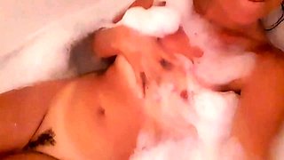 Deutsches Teenie-Badewannenmasturbation ASMR