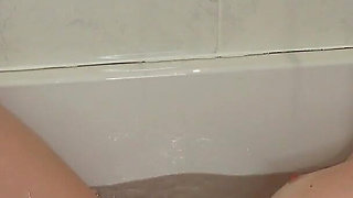 Giantess in the Bath