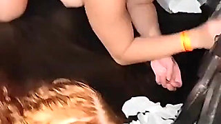 Esfregando Chupando E Fodendo Varios Paus Que Saem Da Parede Do Buraco Da Gloria