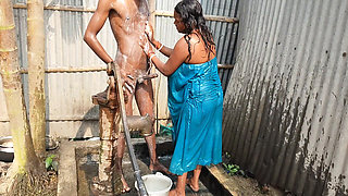 Desi neighbor Bhabhi bathed together