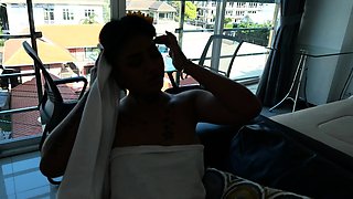 Skateboarding fail of big ass Thai MILF