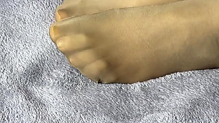 Secretary in Nylon Pantyhose Loves Her Long Legs