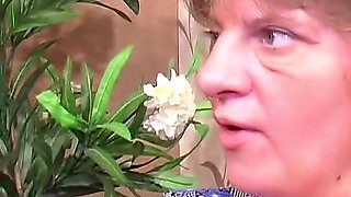 Couple is visiting the neighbor - She gratefully accepts the three