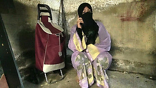 Syrian Refugee Caught By German Landlord - ANAL FICKEN