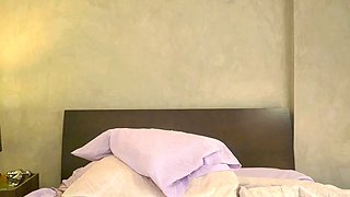 Big boob brunette masturbates on webcam