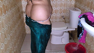 It's so Much Fun to Take a Bath Alone in the Bathroom