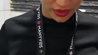 TEEN WANT TO FUCK IN PUBLIC TOILET