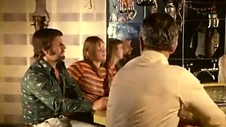 Deutsche Hahnrei-Frau teilt Dreier