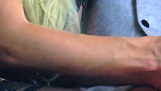 Am I the Best Wife of the Year? Romantic Hanjob for My Husband