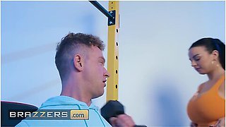 - Payton Preslee Notices Van Ogling Her While She Does Some Workout & Decides To Fuck Him