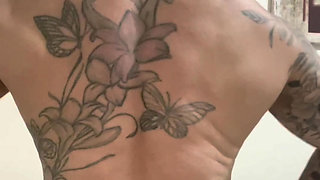 Get a fitness mommy who loves to get naked and fuck