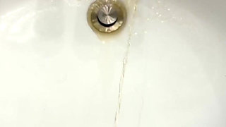 Sink Piss in Slow Motion