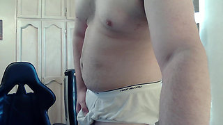 Muscular camboy works out his upper body