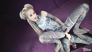 Anuskatzz in cute lingerie plays with herself