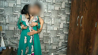 Indian gaane par couple ki romantic sec bed par Sola kar