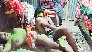 Indian desi wife ke sath Holi manaya