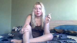 Blonde Super MILF Masturbates with Lotion