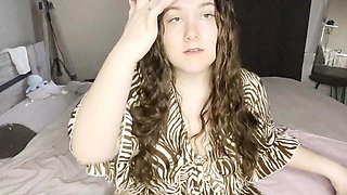 BbW brunette shares sensual toy masturbation