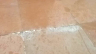 Pissing and Washing Pusssy
