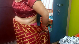 Indian bhabhi having wearing a beautiful saree.