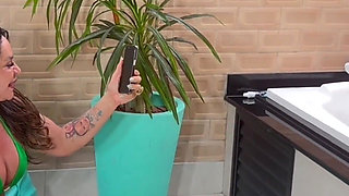 The Cuckold Wanted to See His Wife Fucking with the Black of the Big Cock