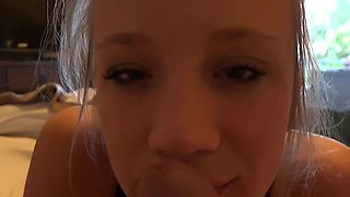 Vacationing blonde cutie gets her pussy smashed early