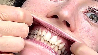 Mouth Stretching & Big Eyes