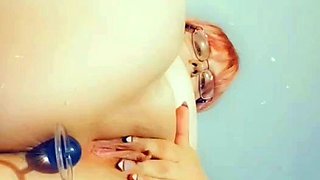 Close up MILF masturbation