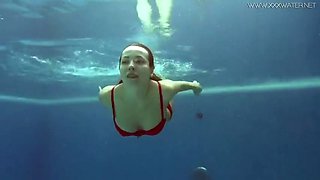 Juicy Russian Babe In The Pool - Lina Mercury