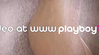 Totally sultry teen drops of her bikini